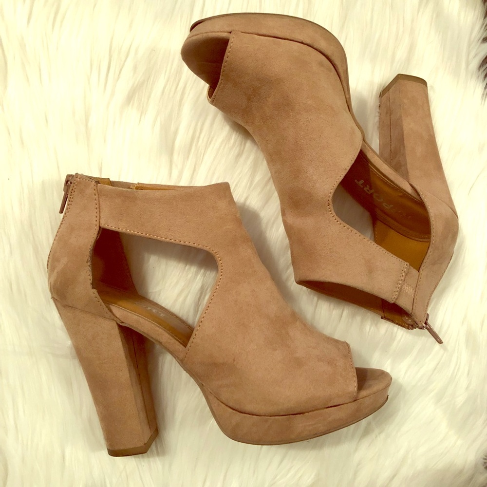 Nude Heels!